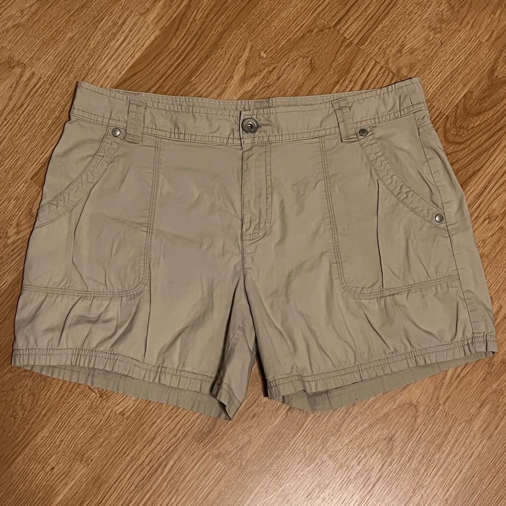 DKNY 98% Cotton Khaki Shorts